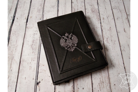 Кожаный ежедневник с гербом РФ и именной надписью