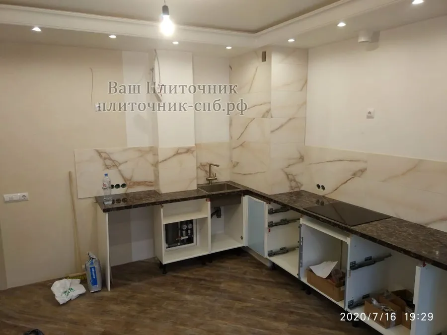 Облицовка фартука керамогранитом 30*60  см