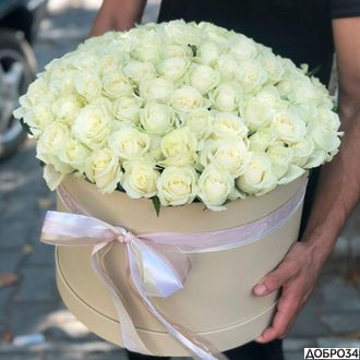 Нежная подарочная коробка белых роз «Тебе» фото