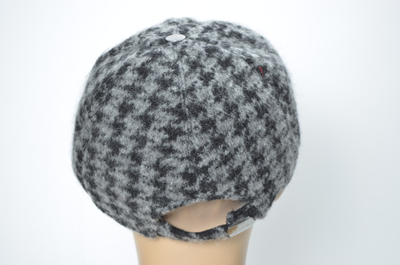 Женская зимняя бейсболка с цветком