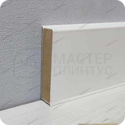 Напольный плинтус с мягким краем Dollken cubu flex life, высота 60 мм. толщина 11 мм. цвет RAL 9003