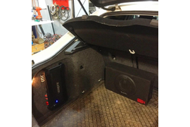 Вот так выглядит багажник. Все для полноценной эксплуатации! Для перевозки крупногабаритных предметов, сабвуфер отключается и вынимается в две секунды. #шкодаоктавия