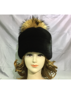 Шапка женская, норковая зимняя Конфетка лилия натуральный мех с помпоном из енота, черная  арт. Ц-0207