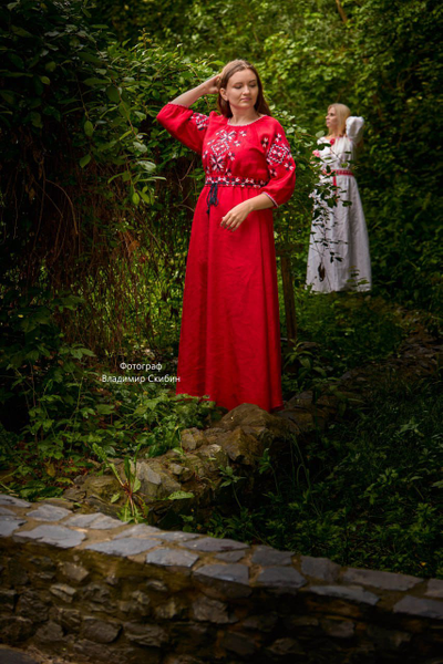 Платье славянское "Звездные половинки" красное