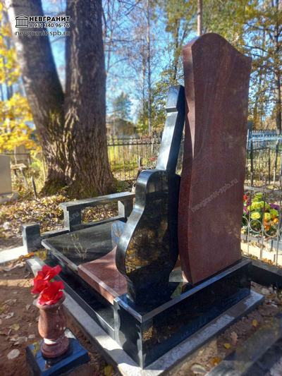 Гранитный комплекс 154 музыканту из красного гранита