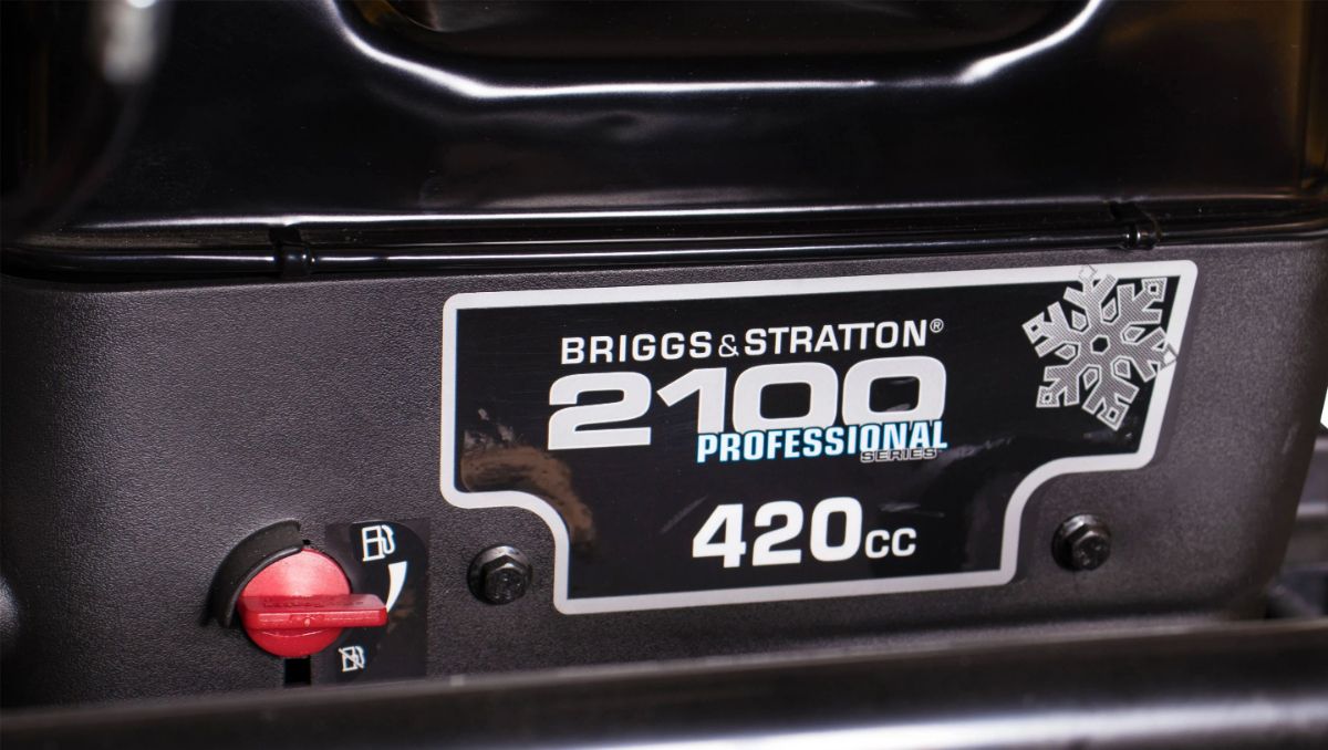 Двигатель Briggs&Stratton 2100 на снегоотбрасывателе Champion