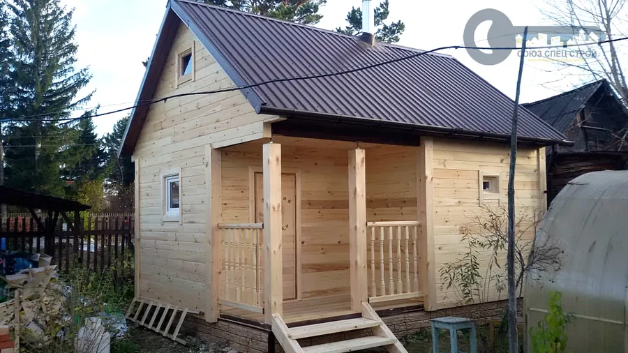 Баня из бруса с верандой