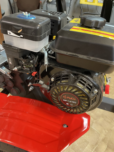 Мотоблок бензиновый Рысь МБР 7-10 ПРО колеса 4*10