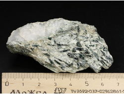 Актинолит в белом тальке, необработанный, дикий образец, Россия, Северный Кавказ, КЧР (68*34*25 мм, 60 г) №37768