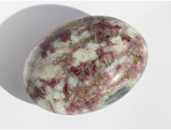 Турмалин розовый в кварце, полировка Бразилия (55*42*26 мм, 86 г) №18564