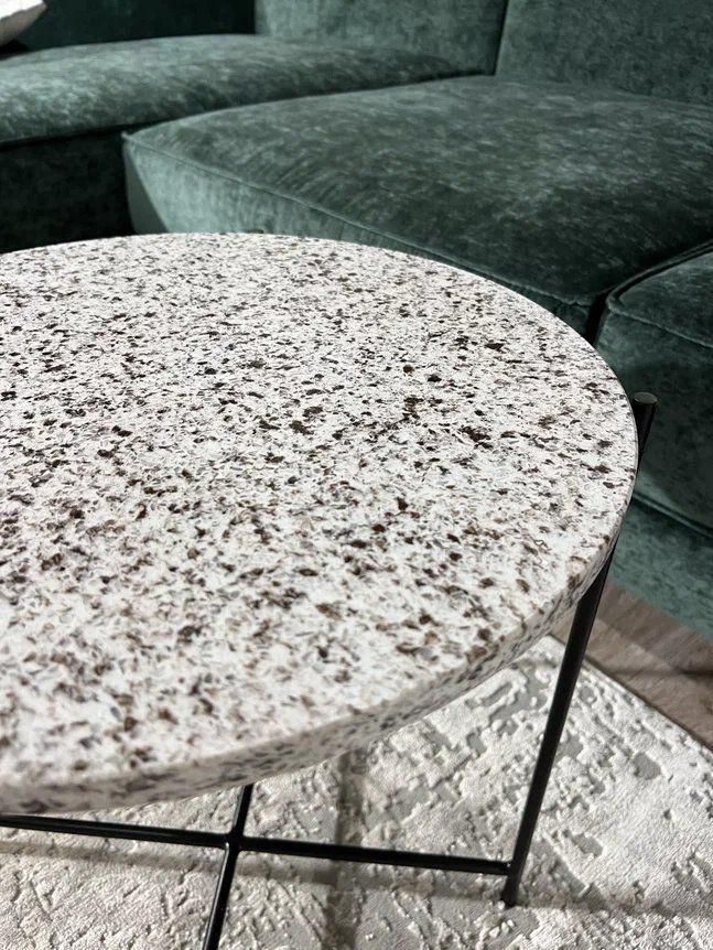 Кофейный столик со столешницей из кварцевого агломерата SL 9615(450x450x500mm. цвет подстолья черный