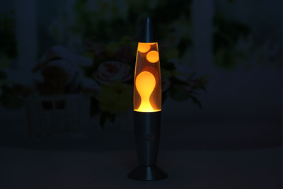 желтая лава лампа в темноте