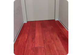 Пример установки алюминиевого плинтуса ПЛ 40 в классическом интерьере.