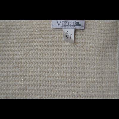 vyazaniy-beliy-sharf-s-zolotymi-nityami-vizio-italiya-3609