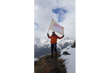 В рамках международной Альпиниады "Весенний Архыз-2019" в честь Дня Победы водружён флаг партнёра Совета компании "Адиум"