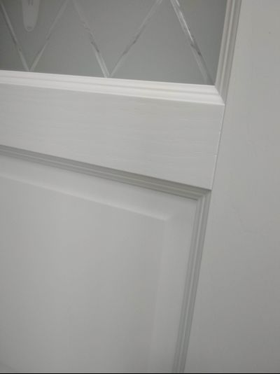 ЛАЙНДОР (УЛЬЯНОВСК)/ МОДЕЛЬ КАЛИНА-К/ НАТУРАЛЬНЫЙ ШПОН ЯСЕНЯ/ ПОЛОТНО ОСТЕКЛЕННОЕ/ ТОН 70 (ТЕКСТУРНАЯ БЕЛАЯ ЭМАЛЬ )