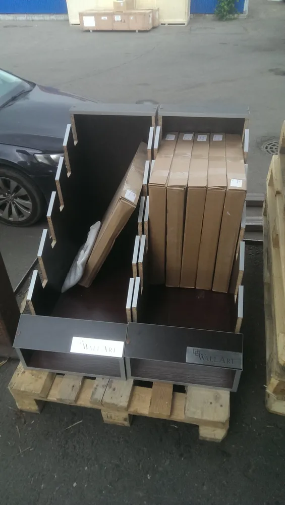 Отправка напольных экспозиторов с образцами продукции в г. Сочи