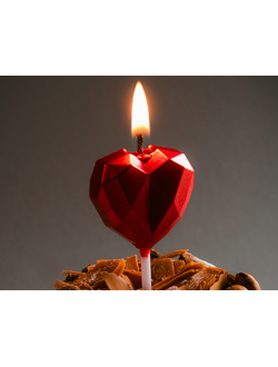 Свеча для торта "Сердце Грань" (красная)