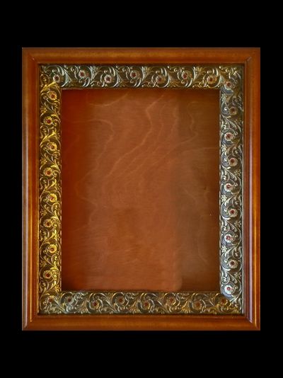 Киот деревянный с басменной рамой, декорированной кристаллами "Swarovski" для иконы формата 22х28см.