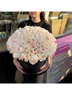 Букет в шляпной коробке MAXI с пионовидными розами