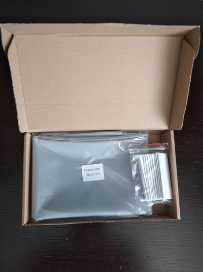 Экран тканевый светоотражающий 100"(221*125 см) с креплением на стену(потолок)