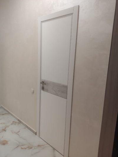 НЕФРИТ-1. БЕЛАЯ ЭМАЛЬ С ГОРИЗОНТАЛЬНОЙ ВСТАВКОЙ И НАЛИЧНИКАМИ в ЦВЕТЕ РУСТИК СЕРЫЙ