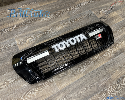 Решетка радиатора Toyota Land Cruiser 200 2007-2015 LED с подсветкой в стиле 300 GR Sport