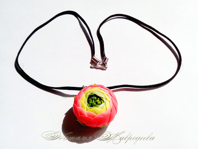 Кулон "Яркий ранункулюс".