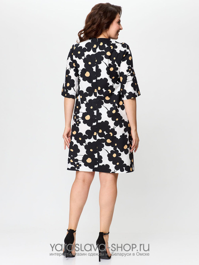 Платье прямого силуэта черно-белое с рисунком