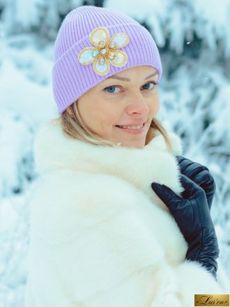 Вязаная шапка сиреневая