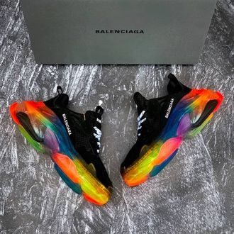 Кроссовки Balenciaga Triple S черные с разноцветной подошвой в Хабаровске