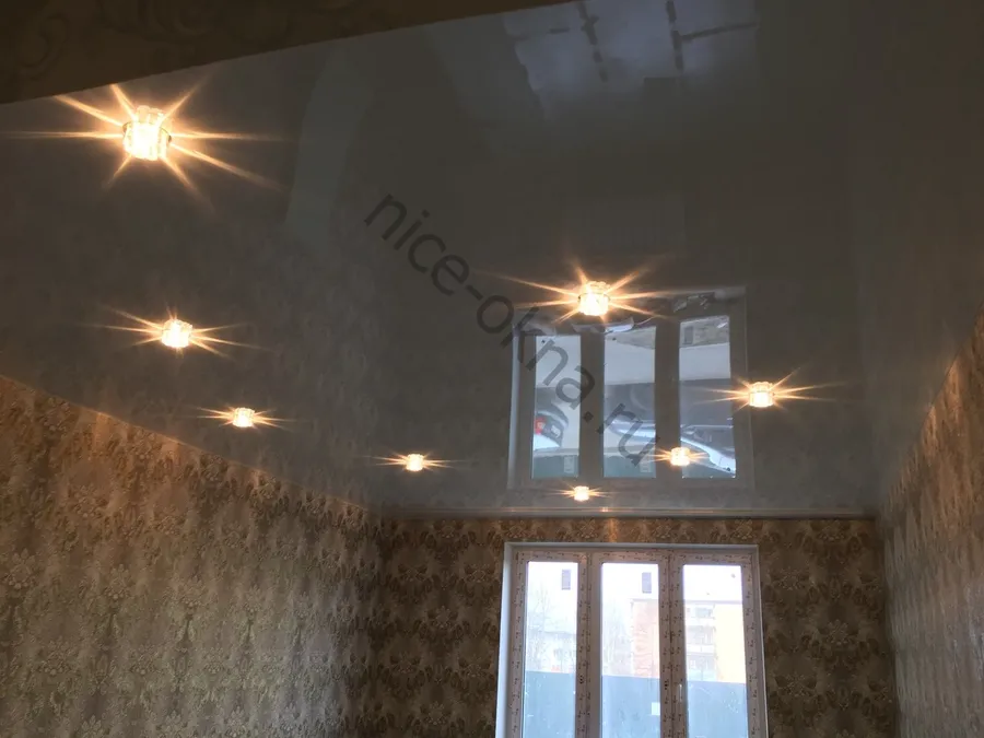 глянцевый нятяжной потолок