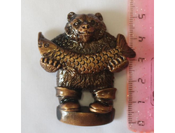 Магнит МЕДВЕДЬ С РЫБОЙ малый , арт А-111. ОПТ