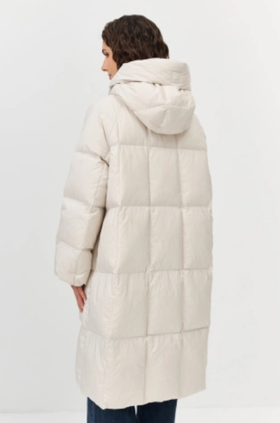 Пуховик жемчужный с квадратной стежкой