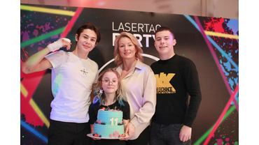 Рецепт отличного дня рождения - это провести его в кругу семьи и близких друзей! Сражение на лазертаг-арене, после которого только радость и никаких обид.