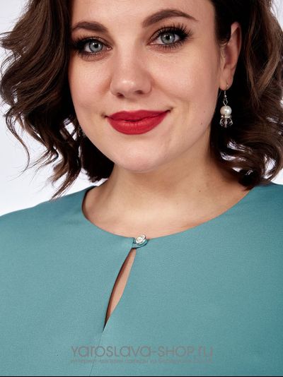 Платье прямого силуэта бирюзового цвета