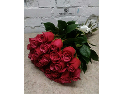 Букет из 25 красных роз №75