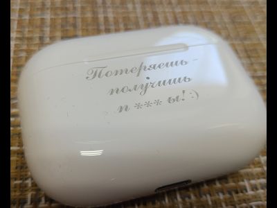 Гравировка на AirPods