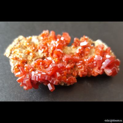 Ванадинит на породе. Марокко. 56*36*14 мм