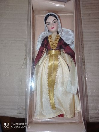 Кукла без журнала &quot;Куклы в народных костюмах&quot; №40 Грузинский девичий костюм