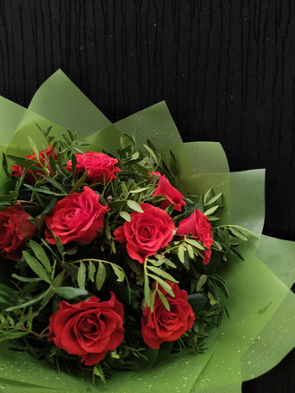 Маленькие букеты: красные розы, букет из красных роз, красная роза Ред Наоми. Небольшой букет.