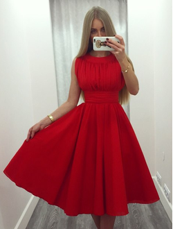 красное платье короткое