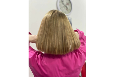 Стрижка и модное окрашивание на средние волосы