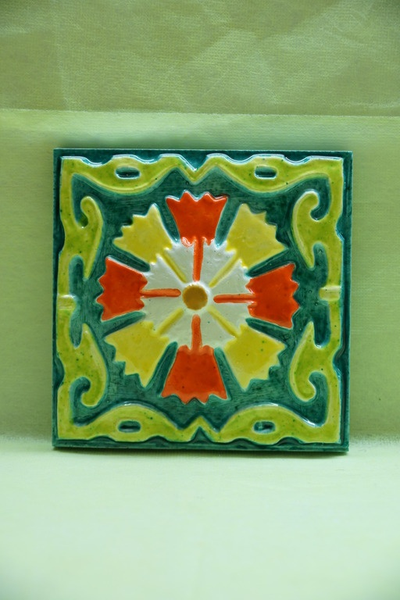 Гвоздика (изразцовая плитка)