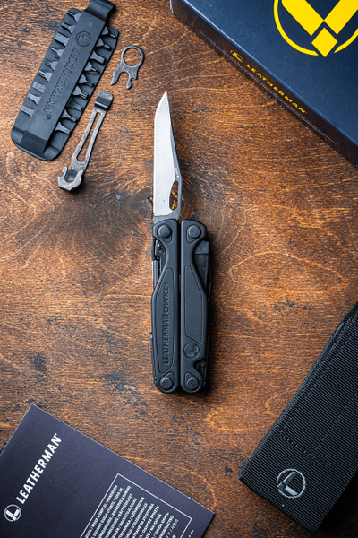 Leatherman Charge + черный с чехлом на кнопке, клипсой и битами