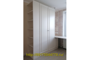 018 Шкаф с распашными дверьми.
Фасады: МДФ белые, покраска по RAL 9003.
Корпус: ЛДСП Egger, W1000 Белый Премиум, ST38.
