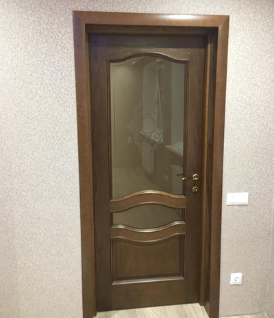 ЛАЙНДОР (УЛЬЯНОВСК)/ МОДЕЛЬ АМЕЛИЯ/ ПОЛОТНО ОСТЕКЛЕННОЕ/ НАТУРАЛЬНЫЙ ШПОН ДУБА/ ТОН 45 (ДУБ РУСТИКАЛЬНЫЙ)