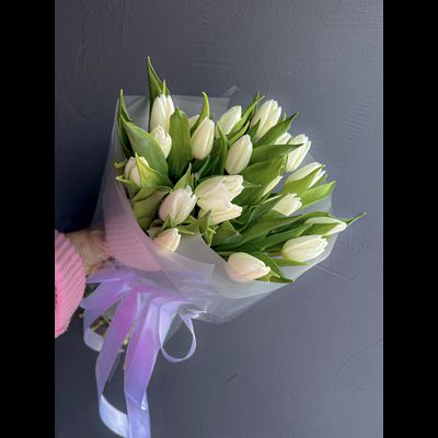 «Minimalism» из молочно-белых тюльпанов 19 шт