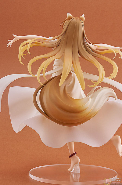 Фигурка Холо (Holo Abundant Harvest Ver., L Pop Up Parade)