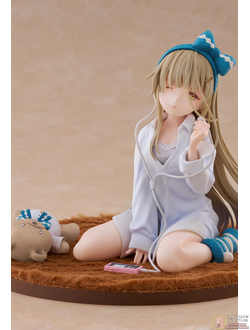 Фигурка 1/7 Махиру Сина (Mahiru Shiina Relax ver.)